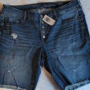 Torrid Distressed Perfect 10 Inch Bermuda Shorts Vintage Stretch Jeans
